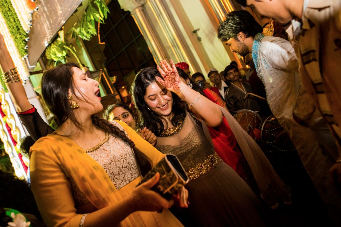 candid-wedding-photographer-bangalore-1090