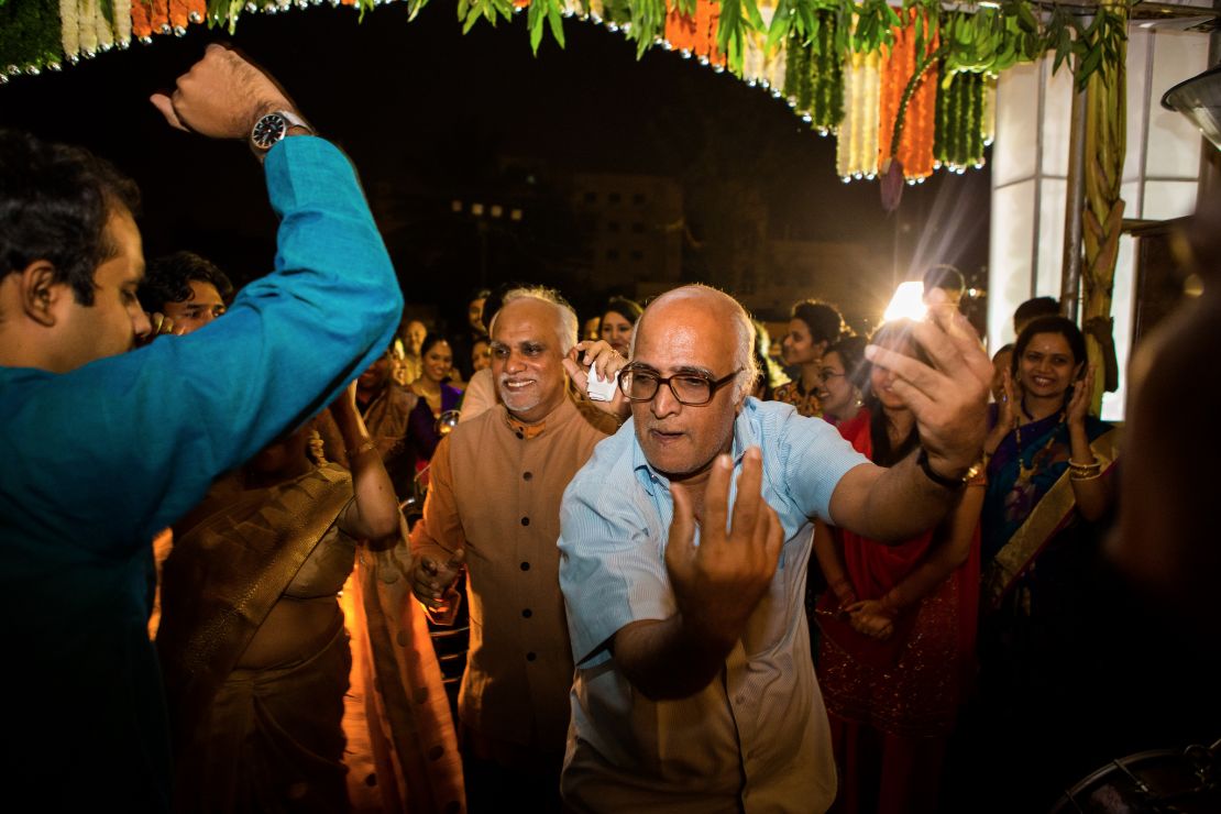 candid-wedding-photographer-bangalore-1104